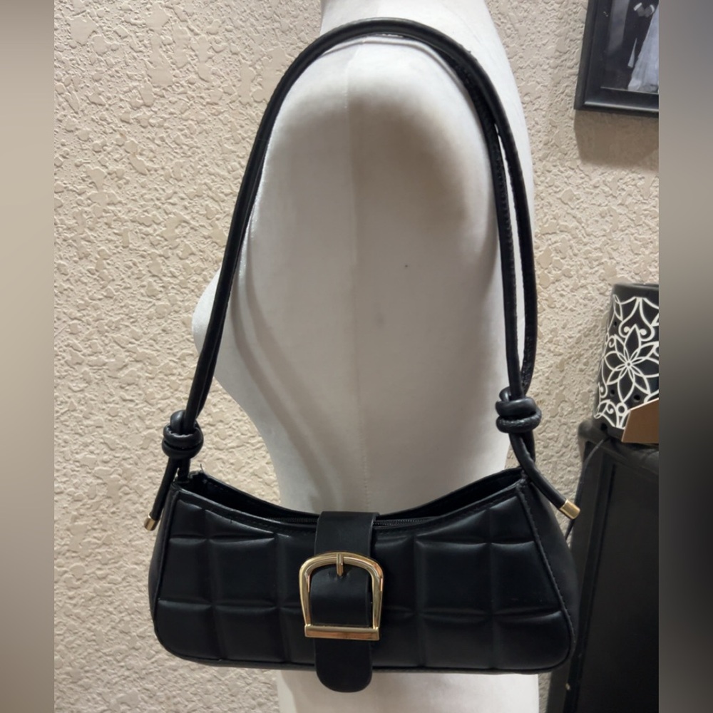 Black leather shoulder bag w gold buckle - small wear on strap #leather #luxury